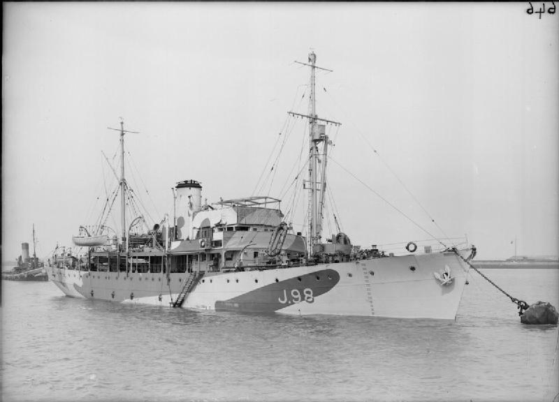 HMS Challenger © IWM (FL 7843)
